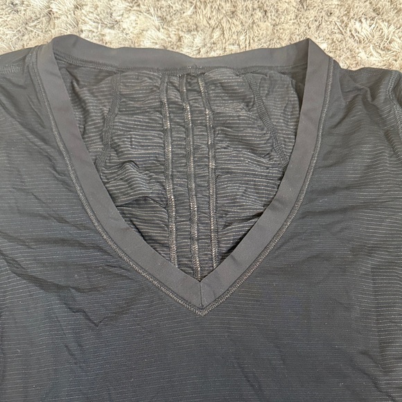 Lululemon Black V-Neck Women's Top - Picture 3 of 13